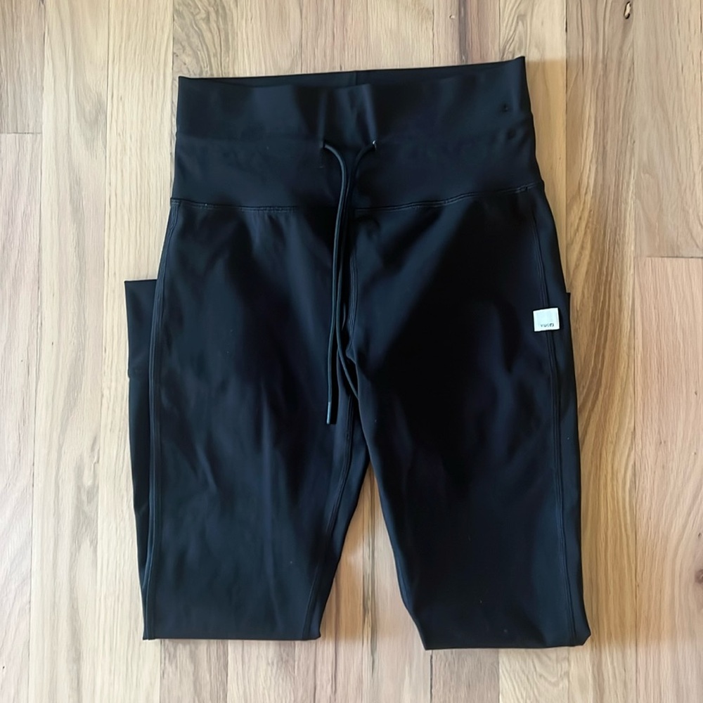 Vuori women’s daily legging small short